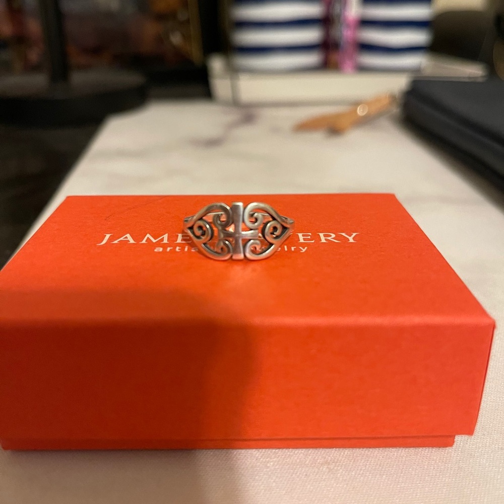 Scroll Cross Ring